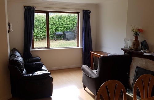 Ranelagh House | Spacious and quiet double bedroom with garden view in townhouse
