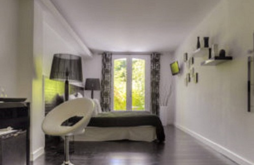 Venelles House | Spacious and refined room, swimming pool