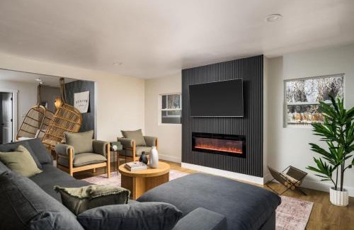 South Westminster House | Spacious and Stylish Home with HotTub 12min to Downtown