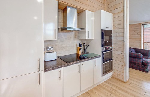 King's Lynn Ski Chalet | Spacious and tastefully presented lodge perfect for a family retreat.