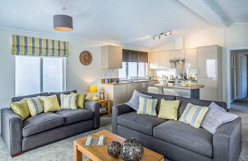 King's Lynn Ski Chalet | Spacious and tastefully presented lodge perfect for a family retreat.