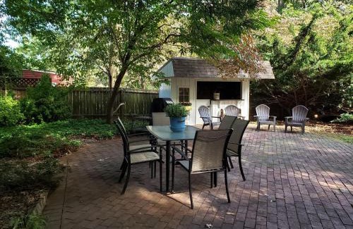Columbia Apartment | Spacious Antique Charm Home by Leavetown Vacations