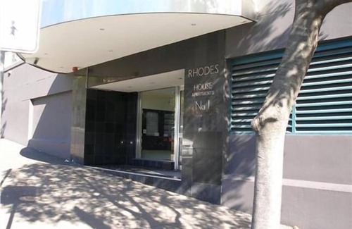 Camperdown Apartment | Spacious Apartment, High Ceilings, Secure Parking