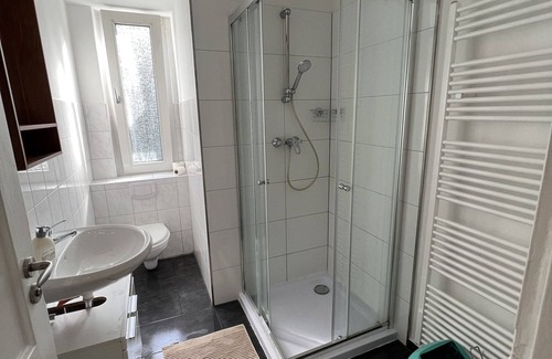 Stahlwerk Weitmar Apartment | Spacious Apartment I 7 Beds I 3 Sleeping Room I Fast Wifi I Balcony