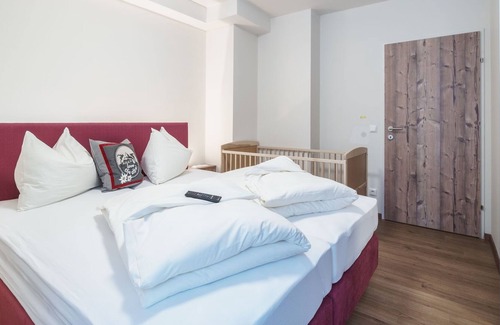 Gosau Apartment | Spacious Apartment in Gosau with shared Sauna