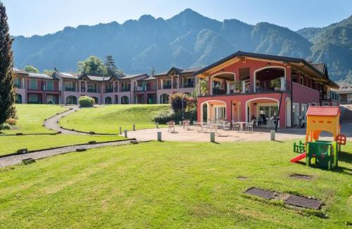 Crone Apartment | Spacious apartment in Idro with shared pool