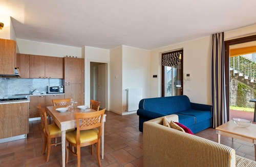 Oggebbio Apartment | Spacious Apartment in Rancone With Lake View