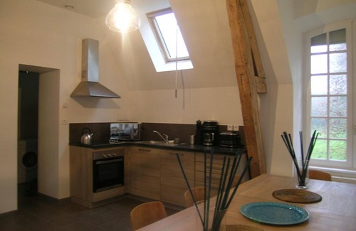 Trevol Cottage | Spacious Apartment in Renovated Castle Estate with Garden Access and Modern Amenities