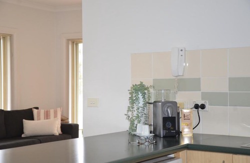 St Kilda Apartment | Spacious apartment in the heart of St Kilda with parking