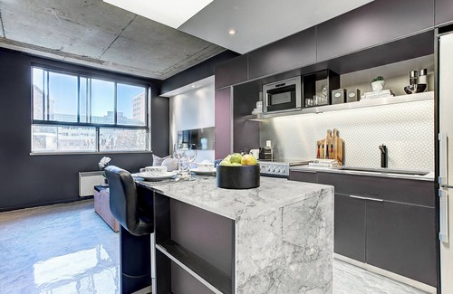 Shaughnessy Village Apartment | Spacious Apartment near McGill