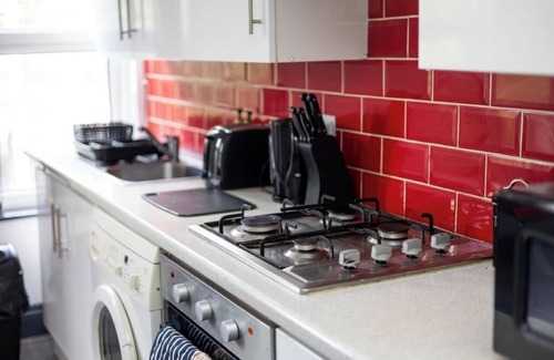 Leeds Apartment | Spacious Apartment- Parking - The Light Centre