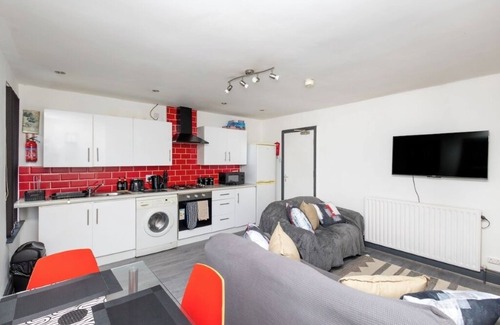 Leeds Apartment | Spacious Apartment- Parking - The Light Centre
