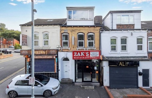 Leeds Apartment | Spacious Apartment- Parking - The Light Centre