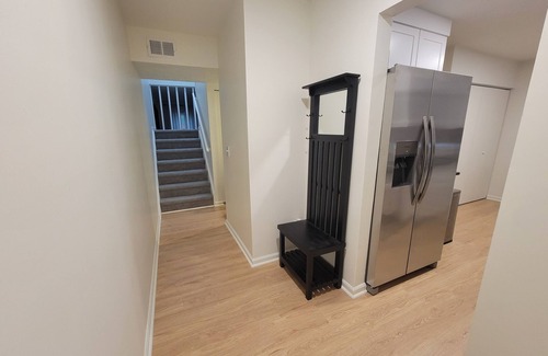 Drayton House | Spacious Apartment With 2-King Master Bedroom Suits