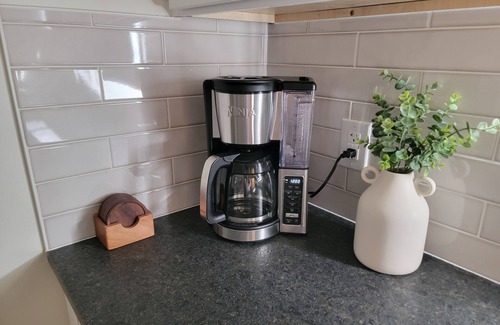 Drayton House | Spacious Apartment With 2-King Master Bedroom Suits