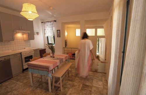 Petrovac Apartment | Spacious apartment with a massive lush patio