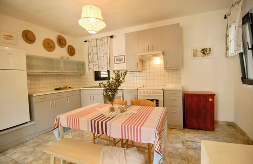 Petrovac Apartment | Spacious apartment with a massive lush patio