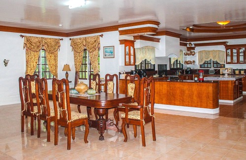 Malitbog Apartment | Spacious Apartment with Sea and Mountain Views