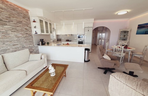 Patalavaca Apartment | Spacious Apartment with Sea view!