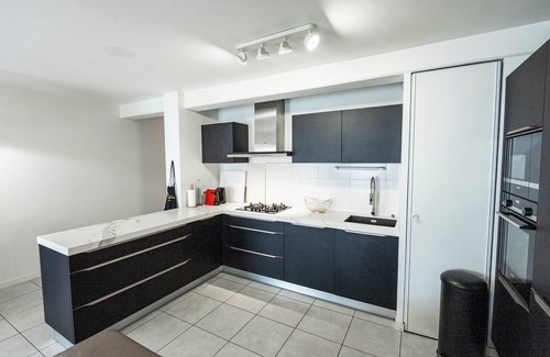 Talence Apartment | Spacious apartment with pool in Talence