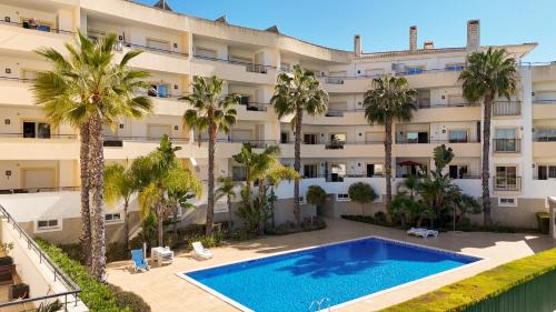 Funchal Apartment | Spacious Apartment with Huge Terrace and Swimming Pool
