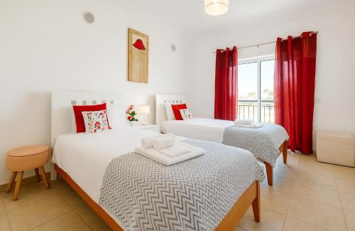 Funchal Apartment | Spacious Apartment with Huge Terrace and Swimming Pool