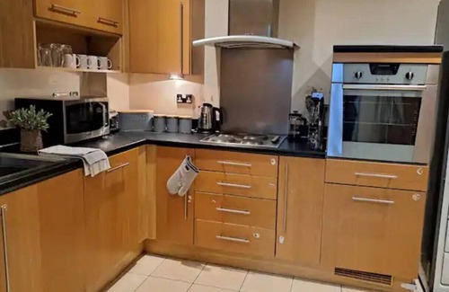 Butetown Condo | Spacious Apt 2 bed Cardiff Parking Pool Gym Sauna