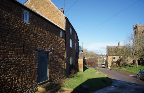 Shutford House | Spacious barn conversion in a tranquil Oxfordshire village