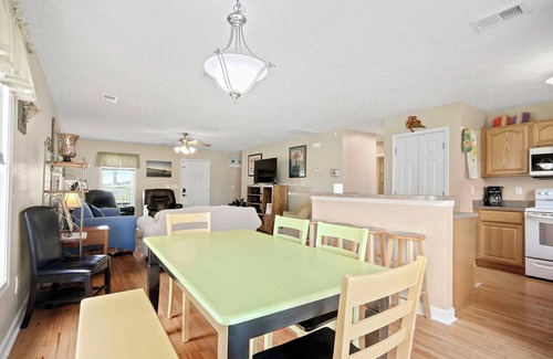 Garden City House | Spacious Beach House, Private Pool, Short Walk to the Beach, Bikes Welcome