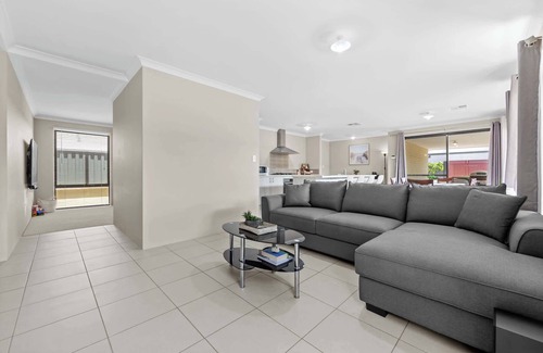 Dawesville House | Spacious Beach House – Family & Pet-Friendly
