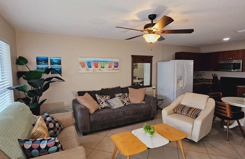 Central Oakland Park Villa | Spacious & Beachy House, Private patios & Pool. Near Ft.Lauderdale Beach!