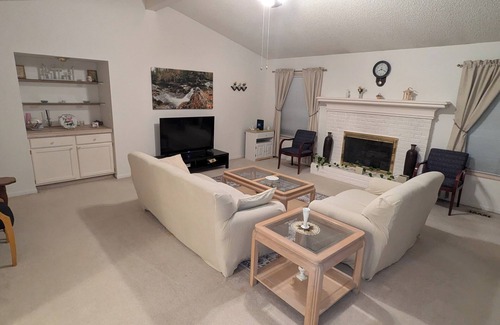 Novi House | Spacious Beautiful home in Novi