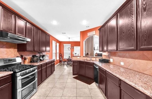 Spring House | SPACIOUS & BEAUTIFUL House| Equipped with Theatre room and Playset| Work & Play