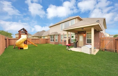 Spring House | SPACIOUS & BEAUTIFUL House| Equipped with Theatre room and Playset| Work & Play