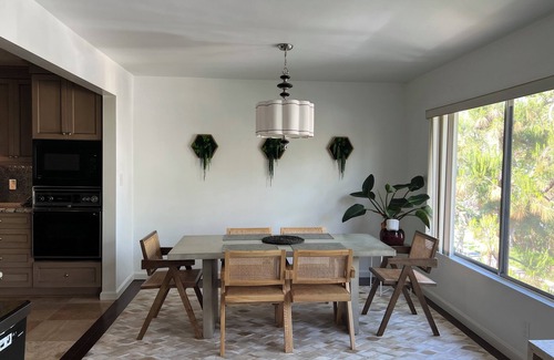 Beverly Hills Apartment | Spacious Beverly Hills condo with a nice view