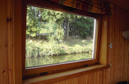 Merkem Boat Rental | Spacious Boat with Scenic Views