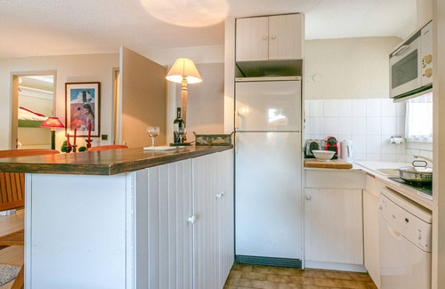 Le Cret Apartment | Spacious & Bright 4-Room Apartment | WiFi, Near Center, Pets Welcome