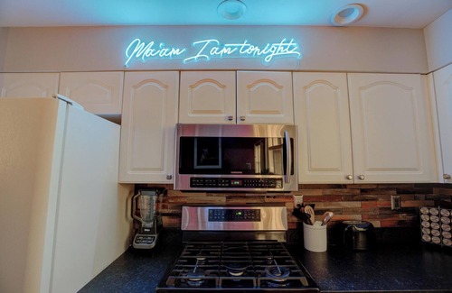 Central Gardens Cottage | Spacious & Bright Cottage in Beautiful, Safe Midtown - 2 Miles from Beale Street