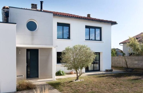 Aytre House | Spacious, bright house 800m from the beach
