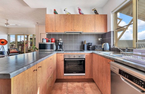 Parap Condo | Spacious+Bright Parap Markets Condo 2BR+2BA (ens)