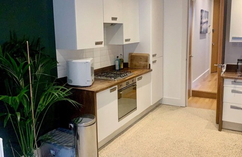 Brixton Hill Apartment | Spacious, bright two-bedroom flat in Brixton