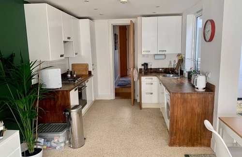 Brixton Hill Apartment | Spacious, bright two-bedroom flat in Brixton