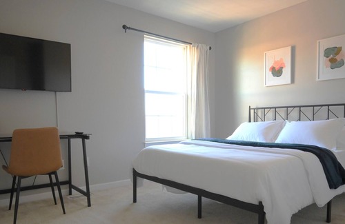 West Henrietta House | Spacious & bright for Families & Large Groups with Modern Amenities.