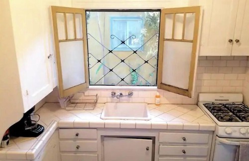 Hollywood House | Spacious Bungalow in Heart of Hollywood!