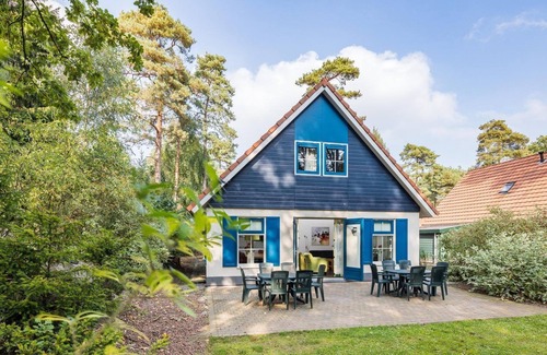 Hooghalen House | Spacious bungalow with open kitchen, terrace, 6 bedrooms and 2 bathrooms