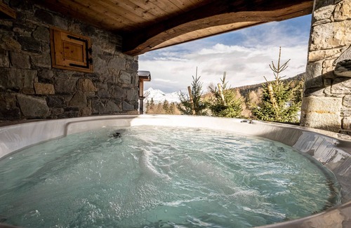 Plagne 1800 Ski Chalet | Spacious chalet with hot tub and Mont Blanc view, 5 bedrooms, WiFi