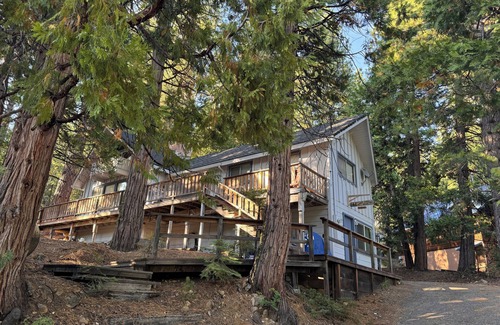 Strawberry Cabin | Spacious Cabin - Pinecrest & Dodgeridge Minutes Away