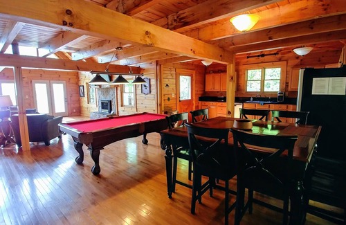 Bryson City Cabin | Spacious Cabin Retreat Hot Tub Pool Table Firepit Near Town/Train Pets