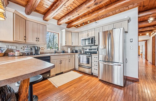 Stahlstown Cabin | Spacious Cabin-Laurel Highlands-Bike-Hike-Raft-Ski-Golf, Black Fern Cabin