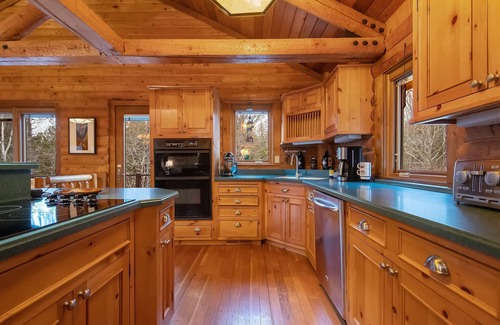 Lutsen Cabin | Spacious cabin with beautiful sunset views on Caribou Lake
